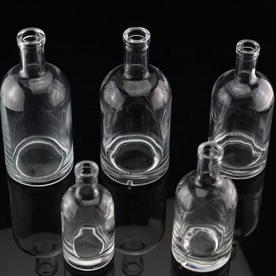 Glasbasismateriaal Vodka Liquor Glasfles Verscheidene maten Voor distilleerderijen