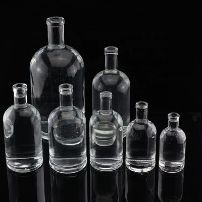 Glasbasismateriaal Vodka Liquor Glasfles Verscheidene maten Voor distilleerderijen